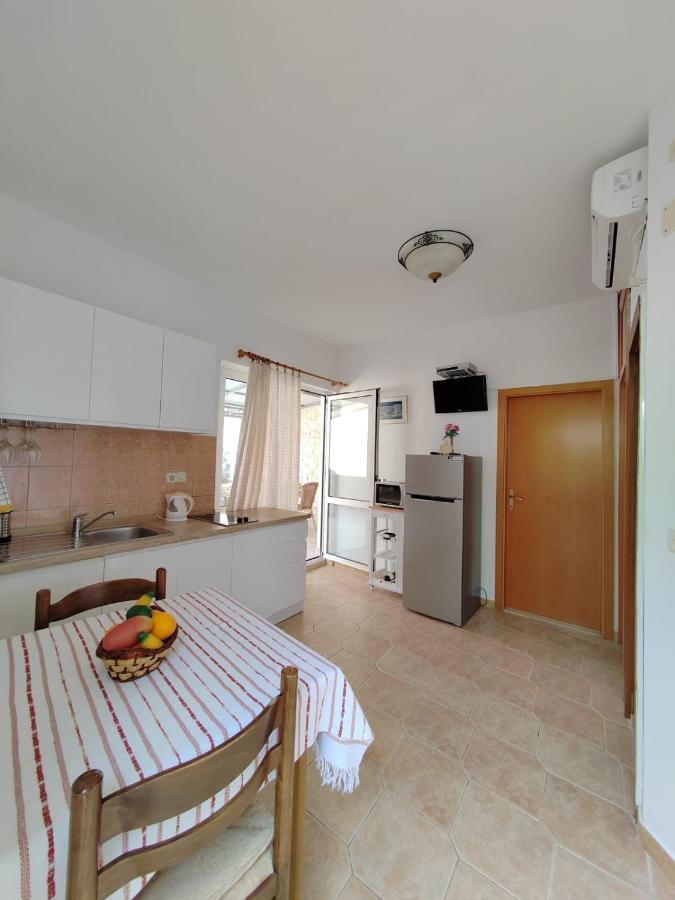 Apartments Turan Centrally Located With Free Parking Igrane Exterior photo