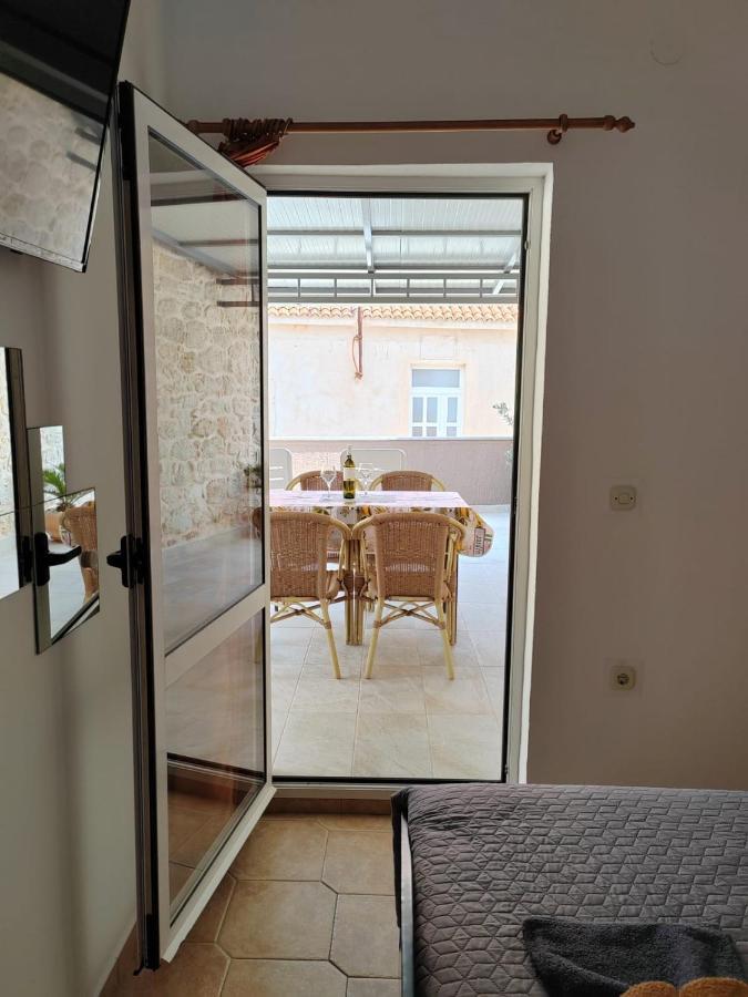 Apartments Turan Centrally Located With Free Parking Igrane Exterior photo