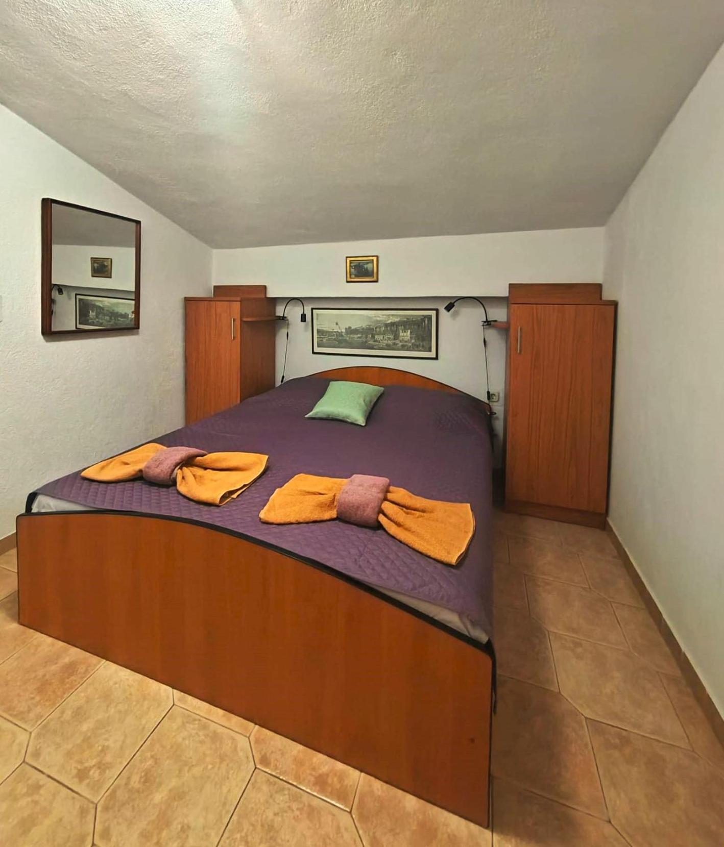 Apartments Turan Centrally Located With Free Parking Igrane Exterior photo